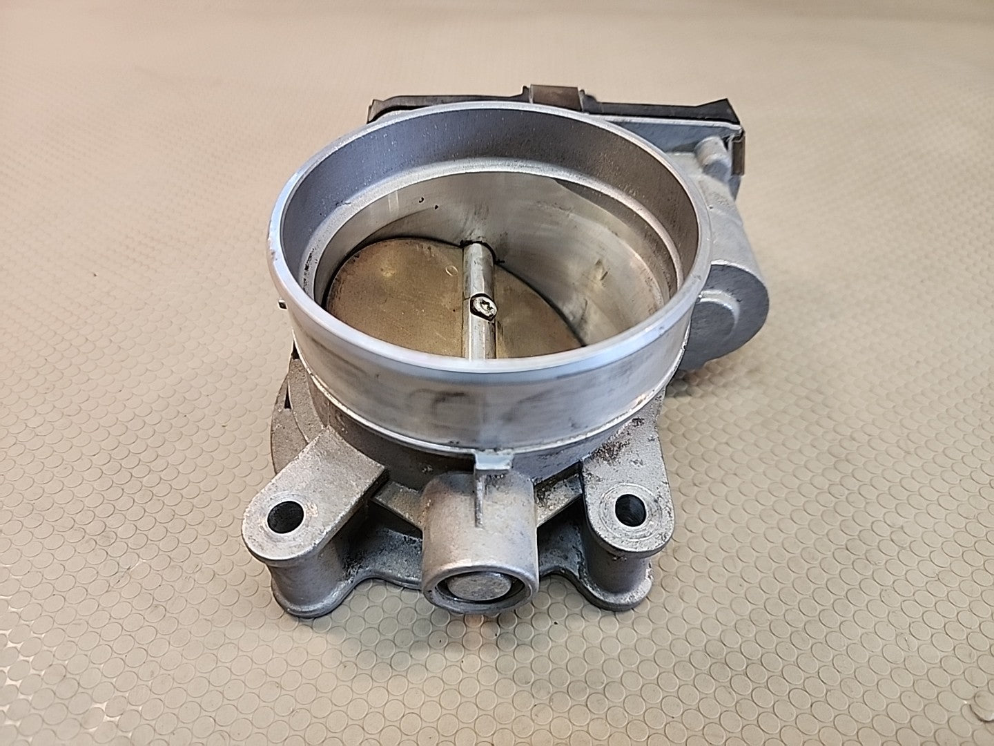 2015 CHEVROLET Suburban THROTTLE BODY OEM 1261  7792