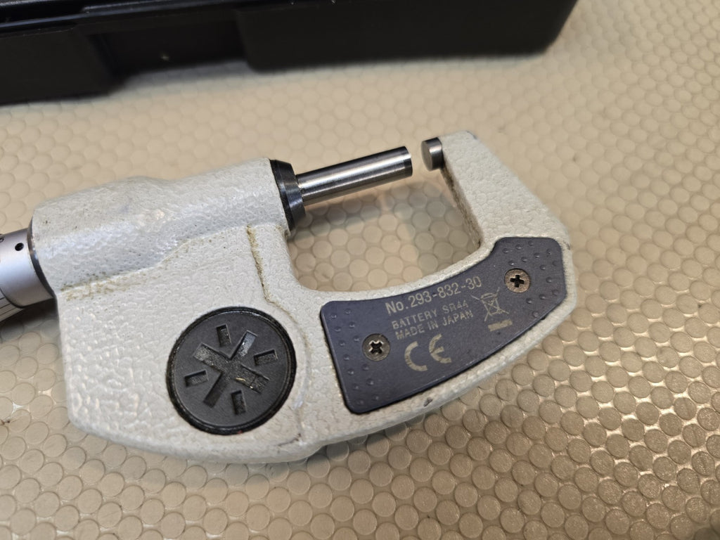 Mitutoyo 0-1” 293-832-30 Digital Micrometer in case