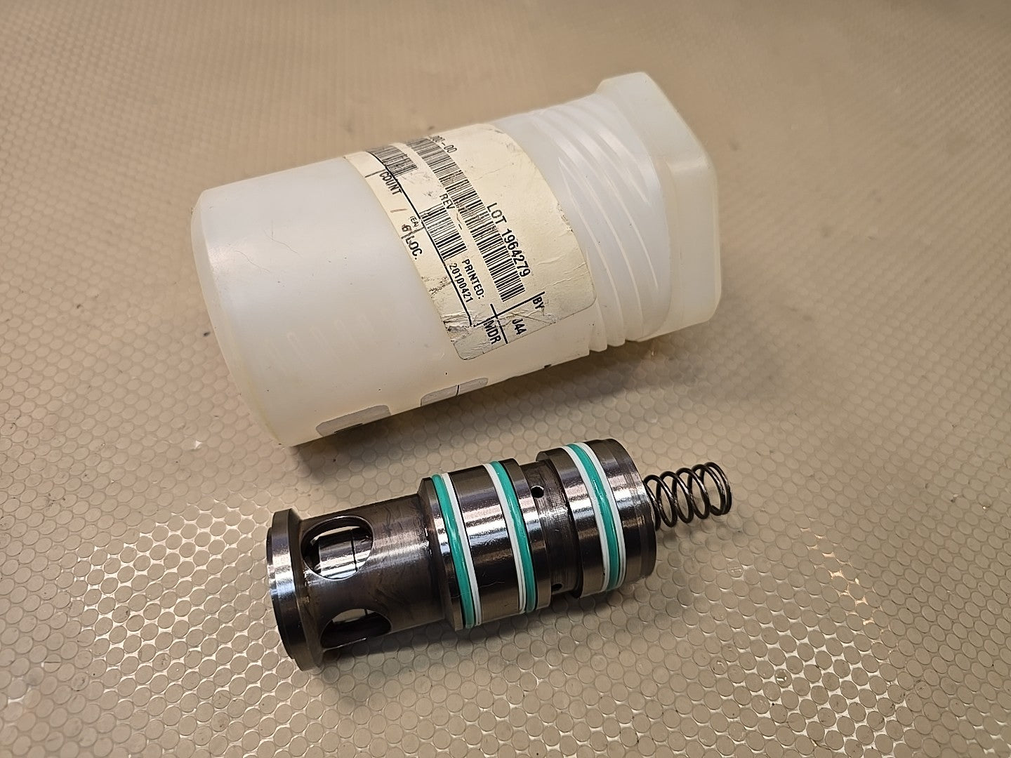 MOOG XCB10828-000-00 - 2 WAY ACTIVE CARTRIDGE VALVE ee12273-b