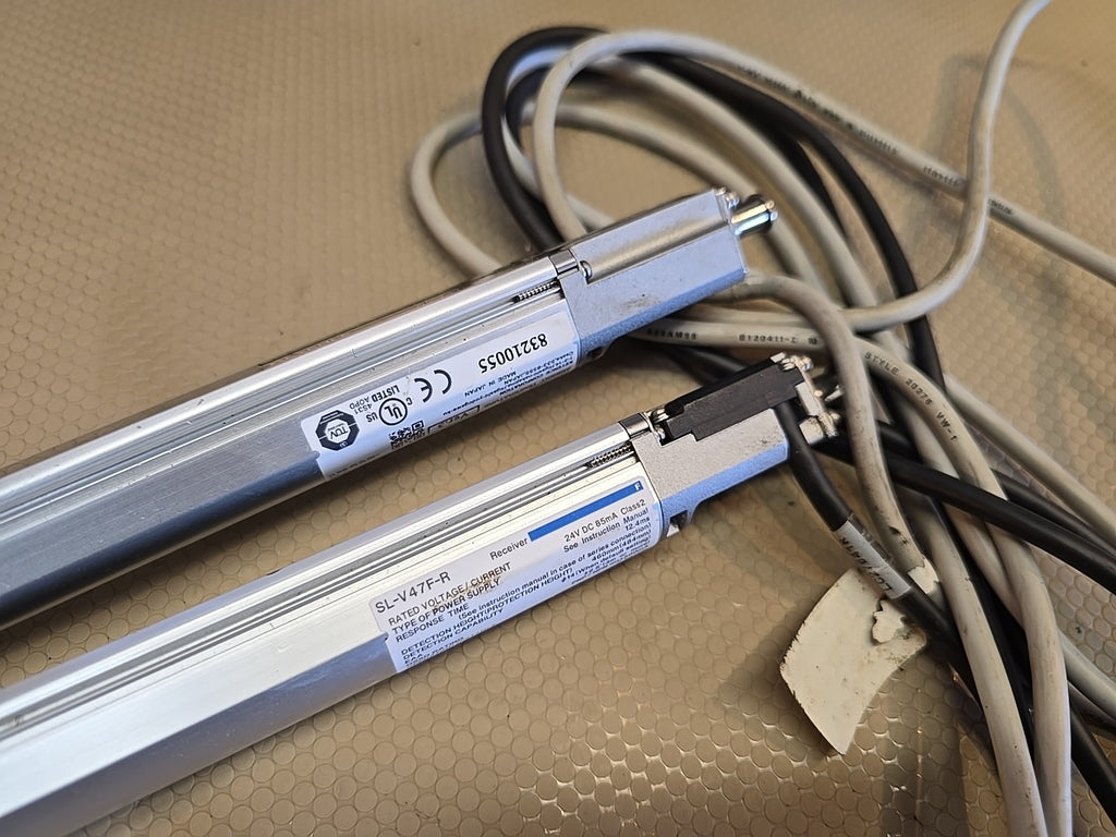 Keyence SL-V47F-T / SL-V47F-R Safety Light Curtain Transmitter & Receiver Set