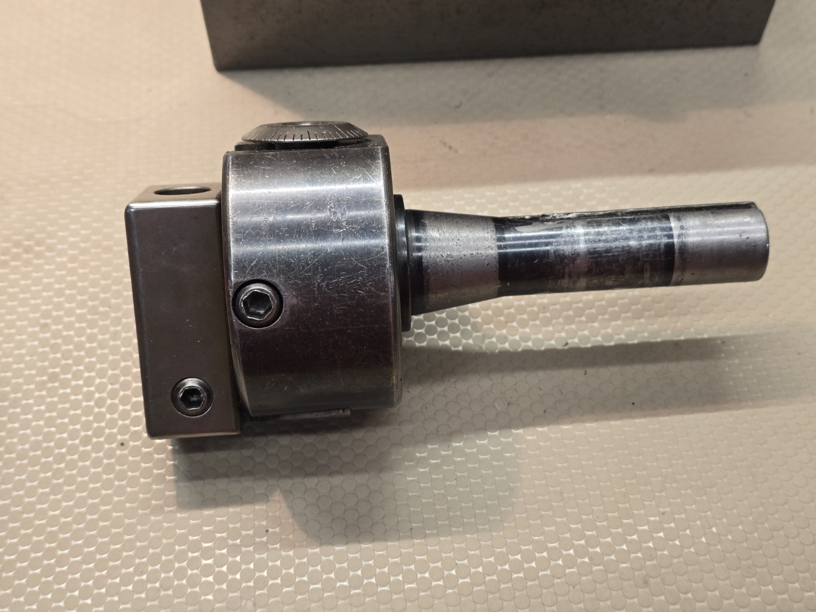 BRIDGEPORT No. 2 Boring Head R8 Shank W/ Storage Case