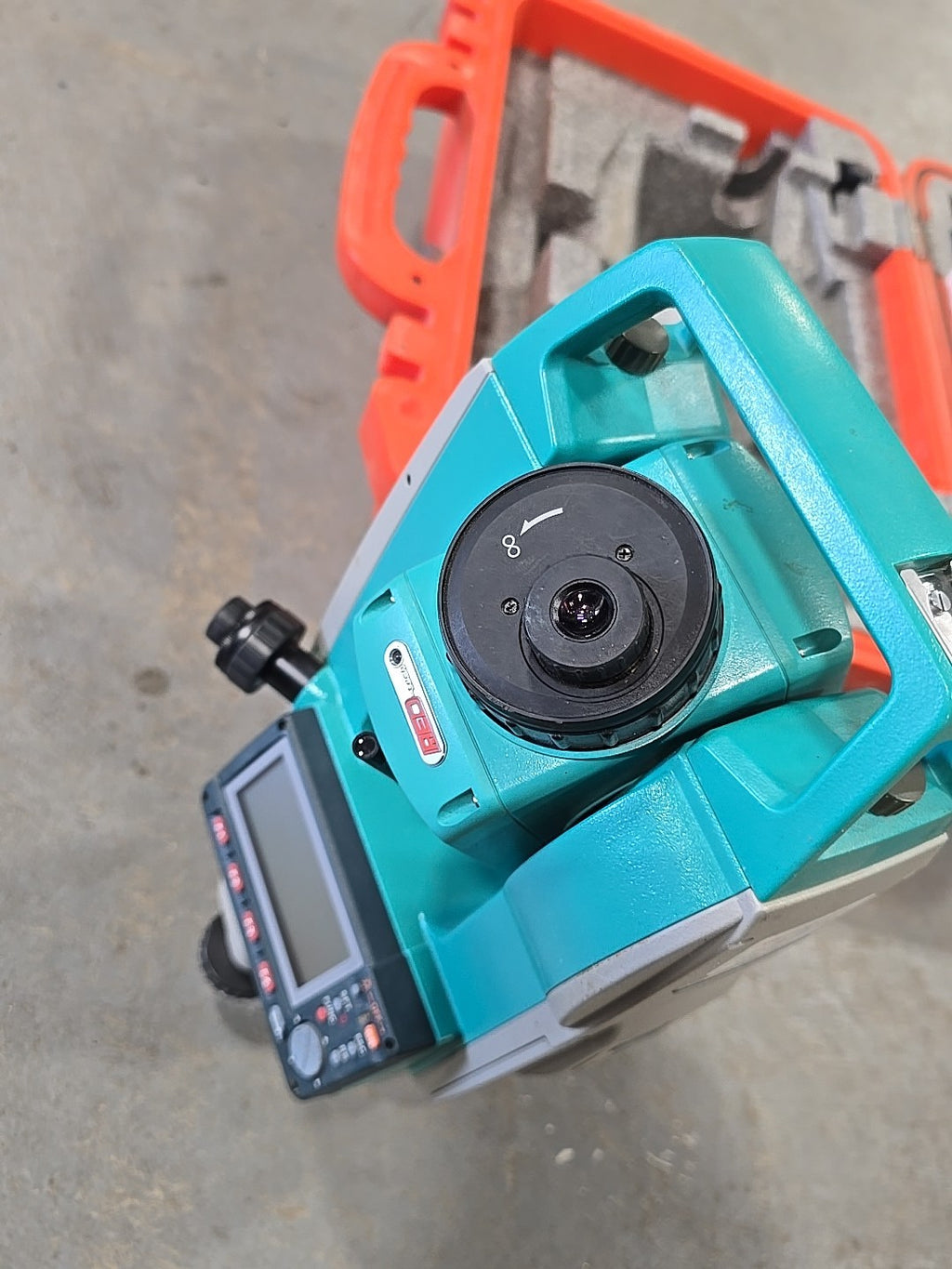 Sokkia SET630R Reflectorless Total Station W/ 2 Batteries, Case, Tools