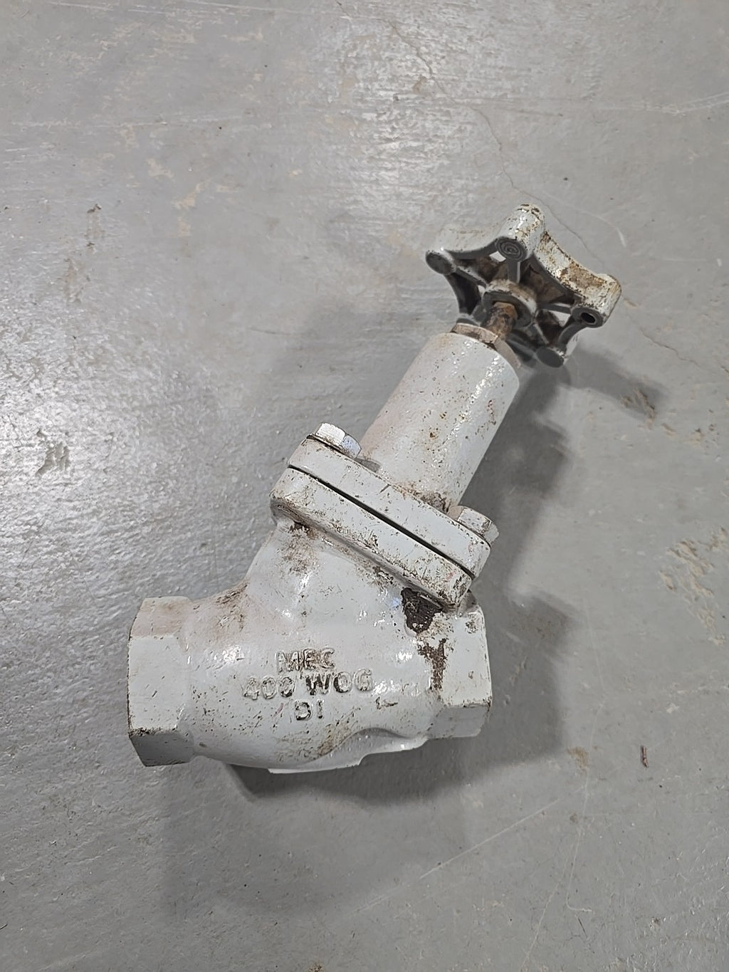MEC - ME825-10 - Full Port 1-1\4" fpt Globe Valve - 400 wog - Double Stem Seal