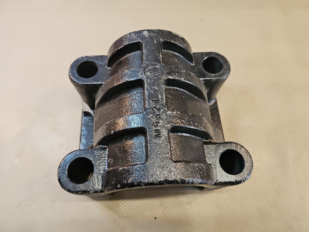 NEW Automann M9624 Lower Half Trunnion Fruehauf Bracket
