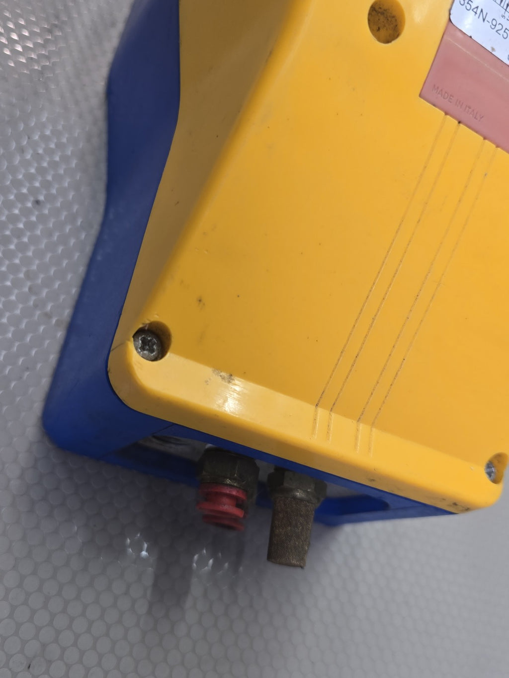 Camozzi 354N-925 TF Pneumatic Foot Pedal Valve 5/2-Way 1/4" NPTF 10 Bar