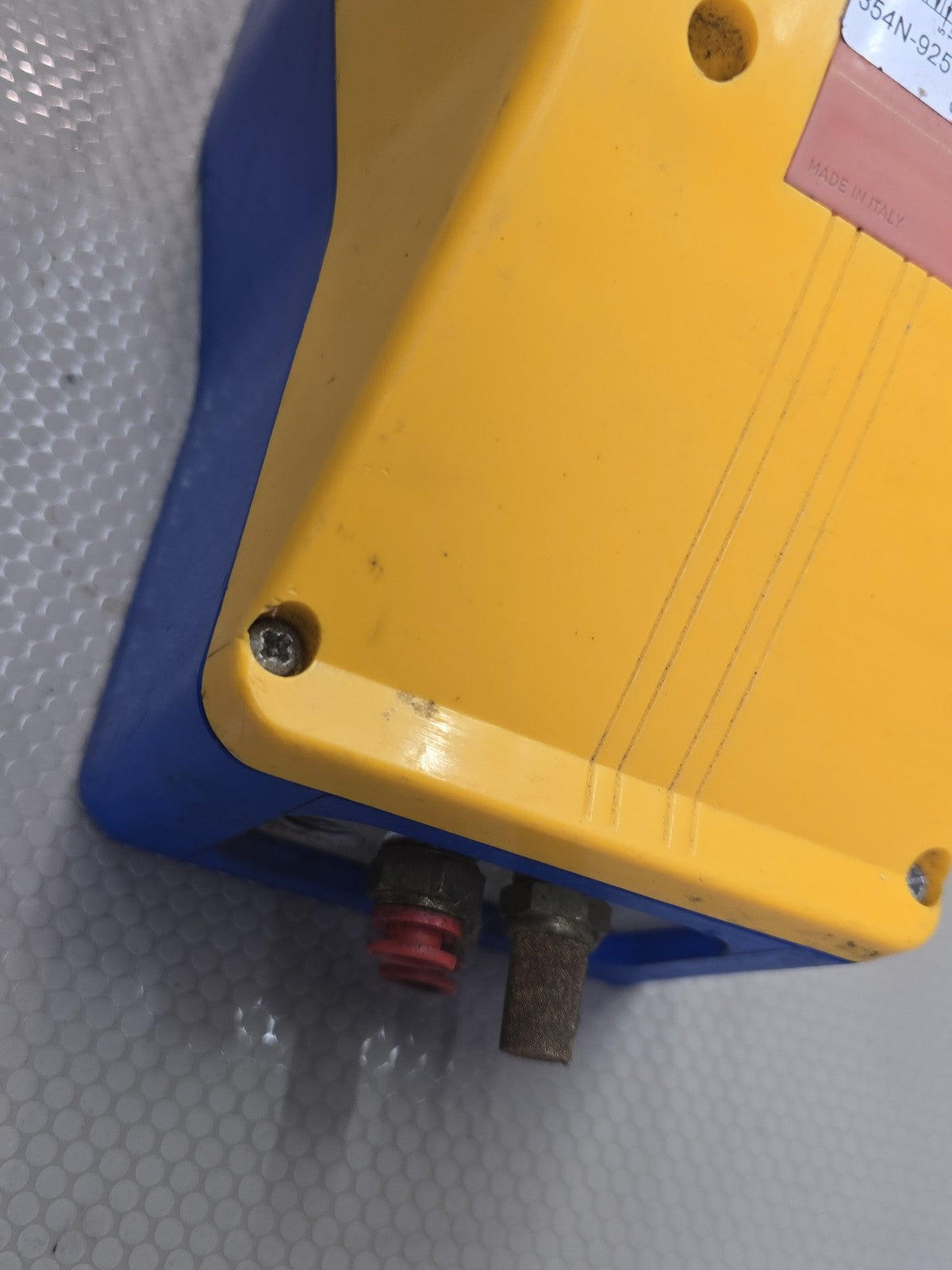 Camozzi 354N-925 TF Pneumatic Foot Pedal Valve 5/2-Way 1/4" NPTF 10 Bar