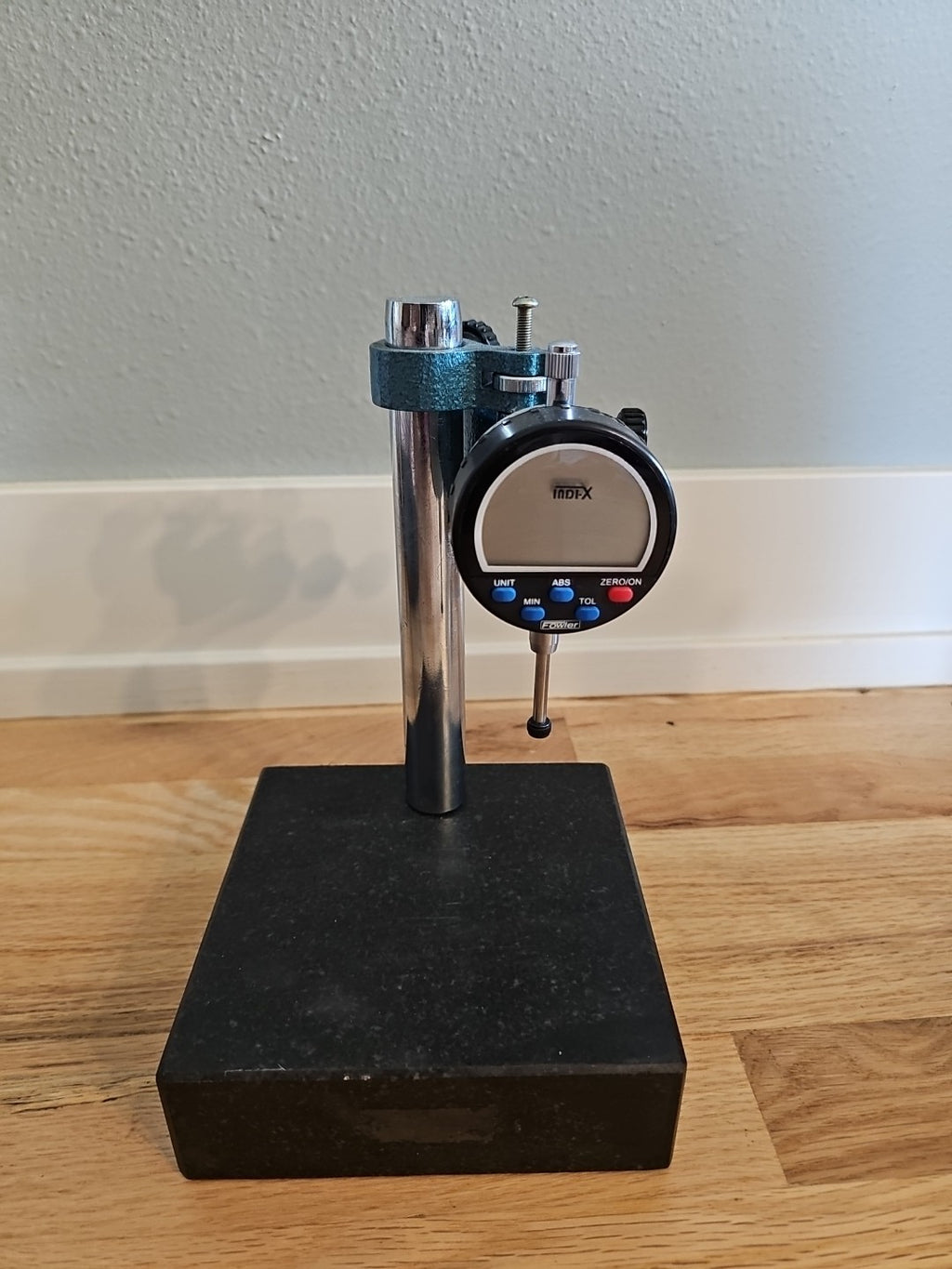 Fowler Ind-X Granite Base with .0005/.01mm Electronic Dial Indicator Granit