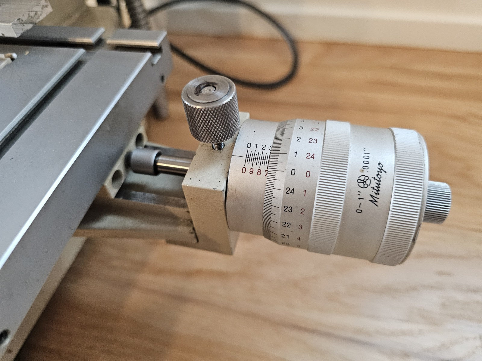 MITUTOYO TM-111 TOOLSMAKERS MICROSCOPE 50/60HZ 176-912 +IL410 Illumination CLEAN