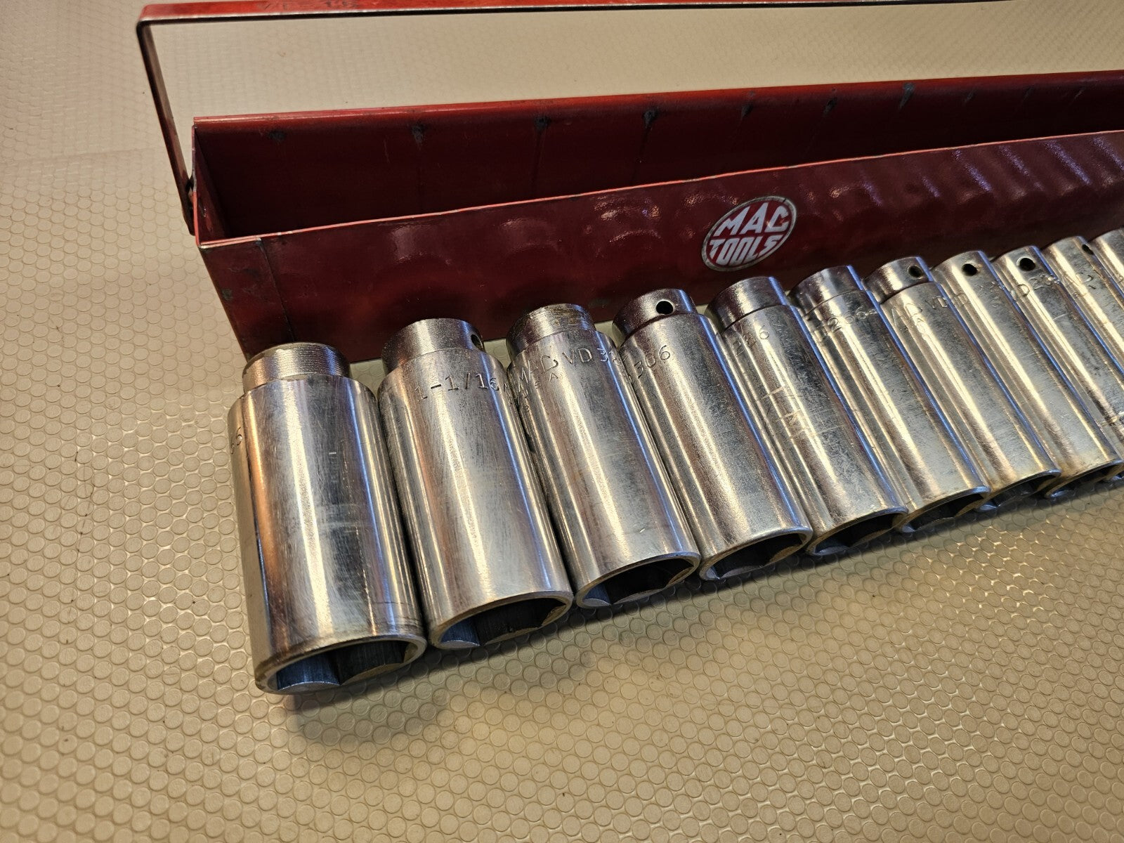 Mac Tools USA 1/2" Drive 12pc 6pt SAE Deep Chrome Socket Set 7/16" TO 1-1/8"