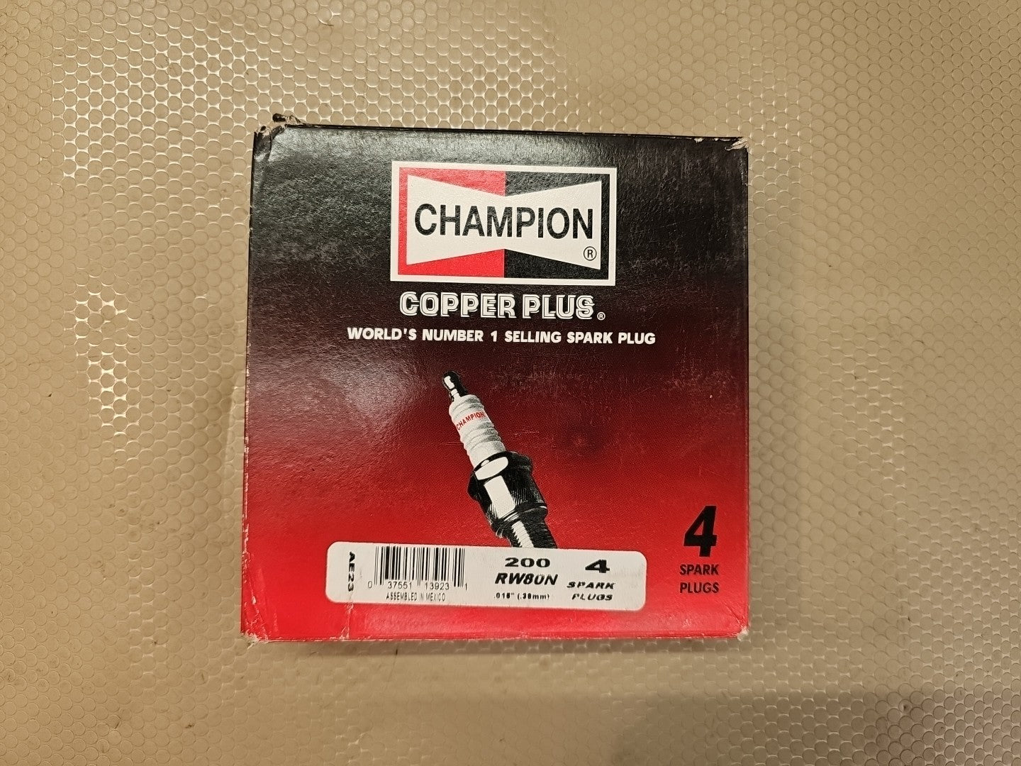 (4 PACK) Champion 200 RW80N SPARK PLUGS  NOS  NEW  Copper Plus
