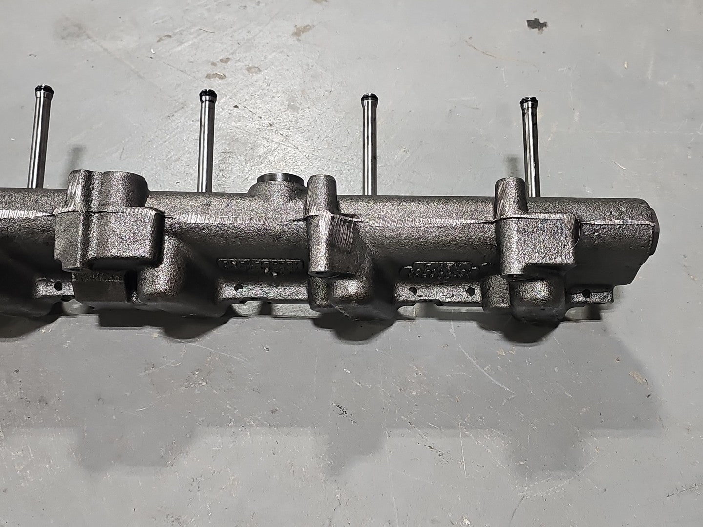 International DT466E Diesel Engine High Pressure Oil Rail 1847783C1 1847784C1