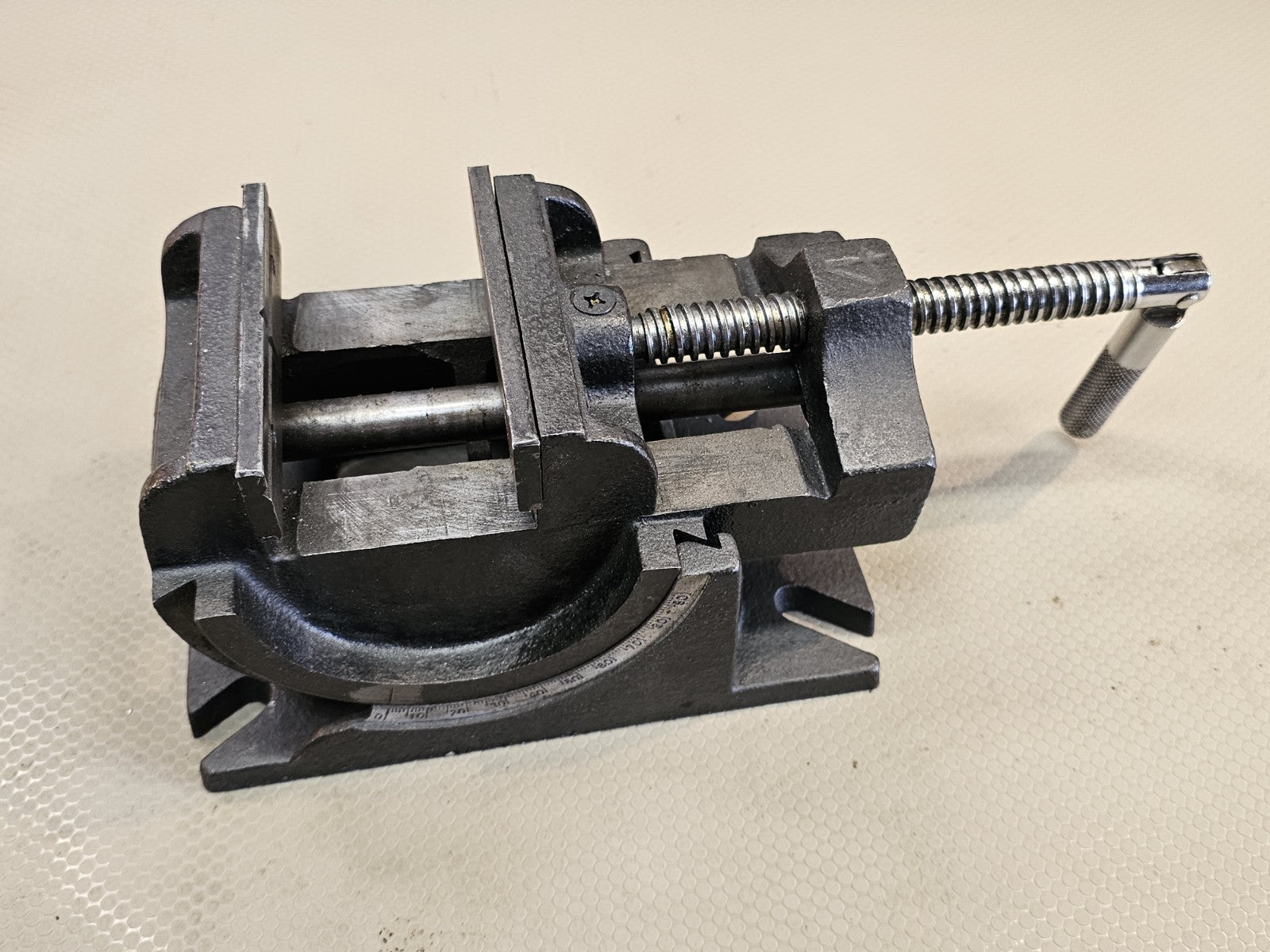 Vintage Strong Base Multifunctional Swivel Base Bench Vise 0-90 4 Inch