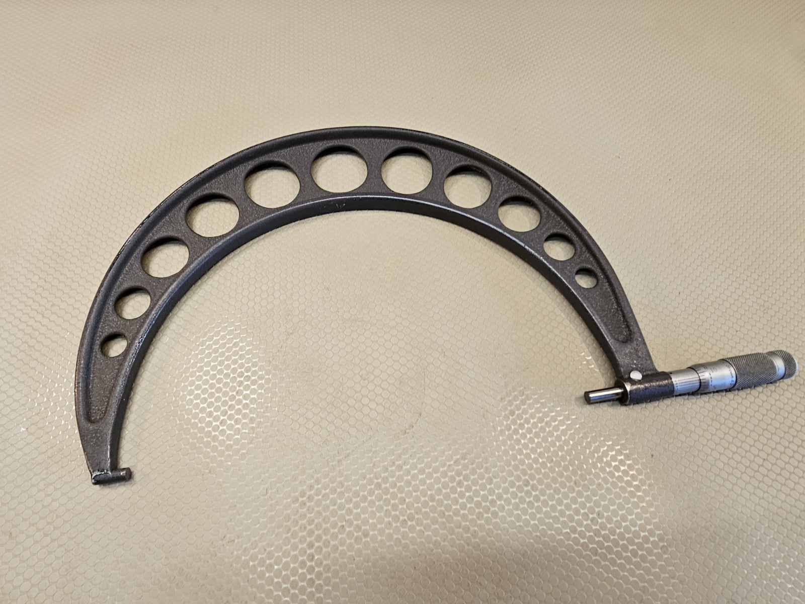 Brown & Sharpe Outside Micrometer 9-10" Black Frame Heavy Duty USA
