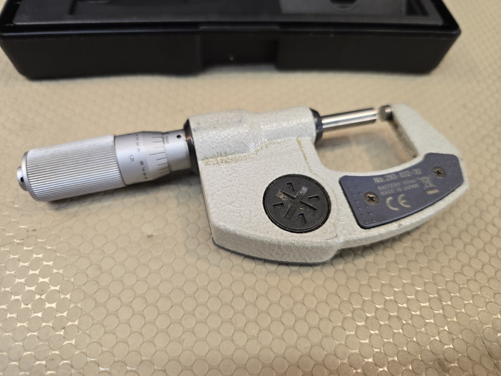 Mitutoyo 0-1” 293-832-30 Digital Micrometer in case