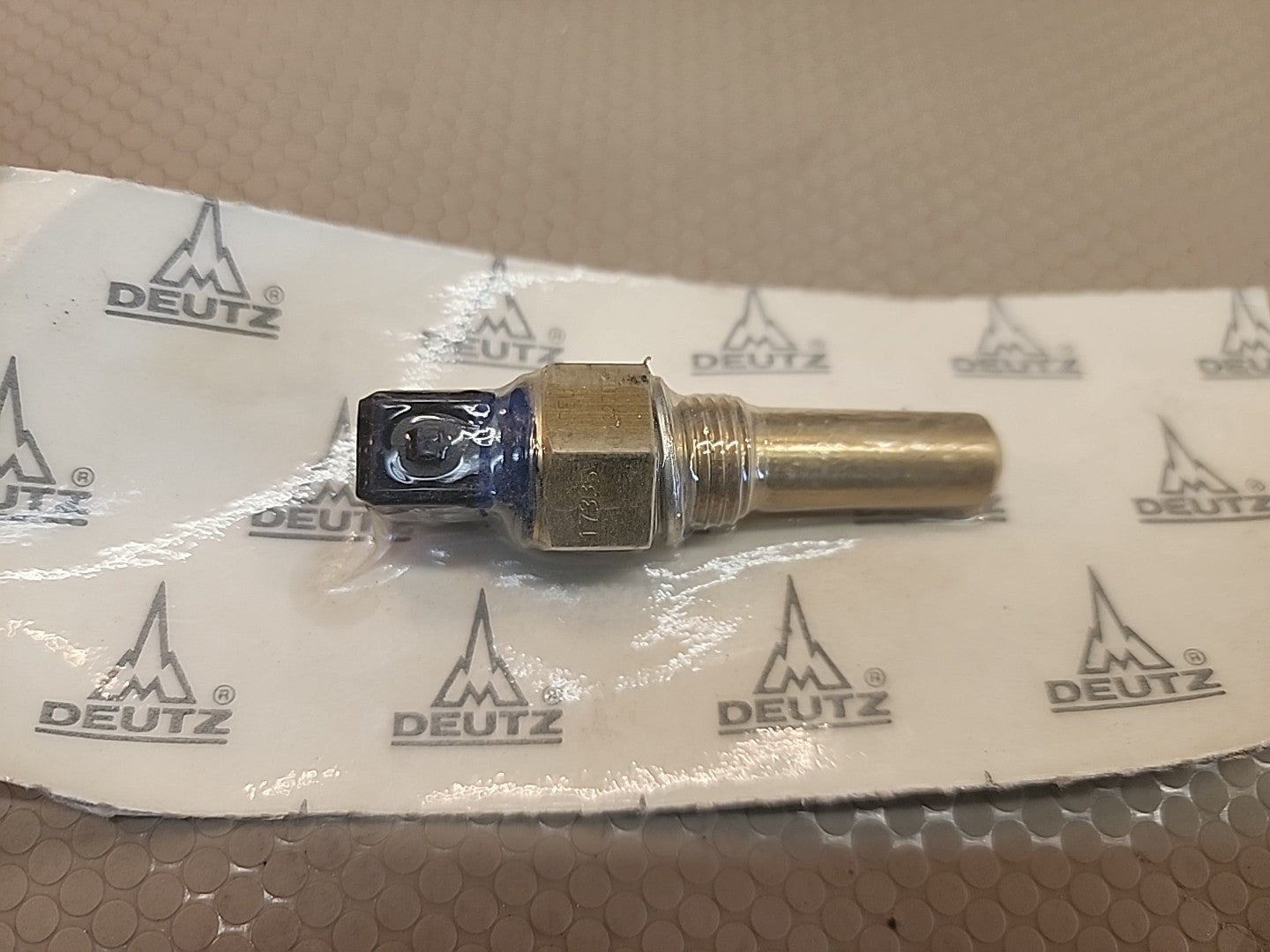 Deutz Genuine Part 0118-2702 Diesel Temperature Sender