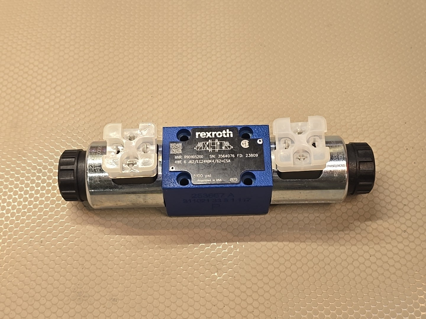 Bosch Rexroth R901105200 Bi Directional Valve 4WE 6 J62/EG24N9K4/62=CSA 5100 PSI
