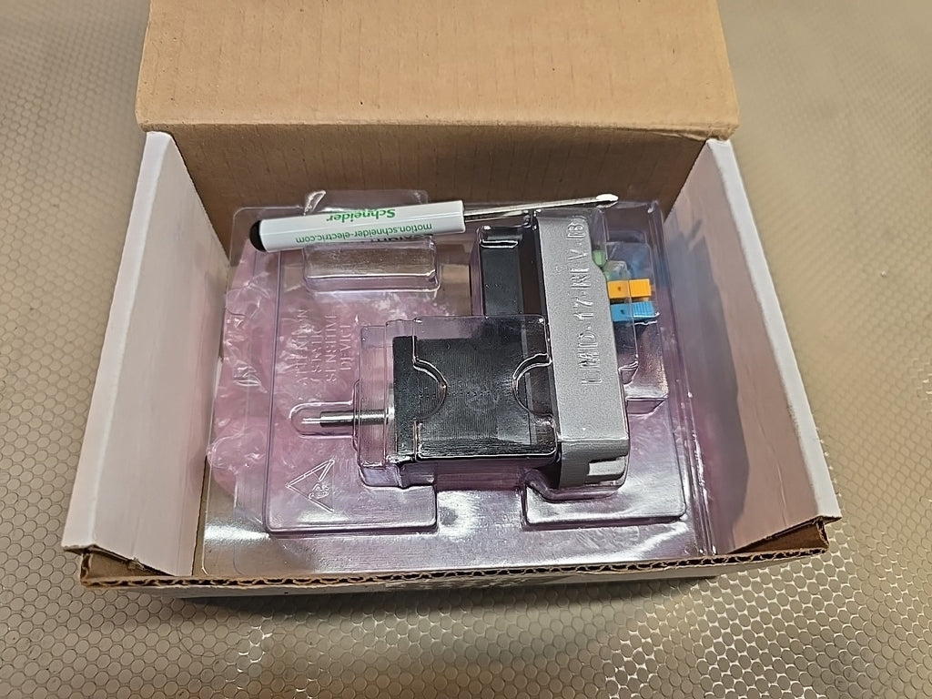 NEW SCHNEIDER LMDCA422 Servo Motor New In Box