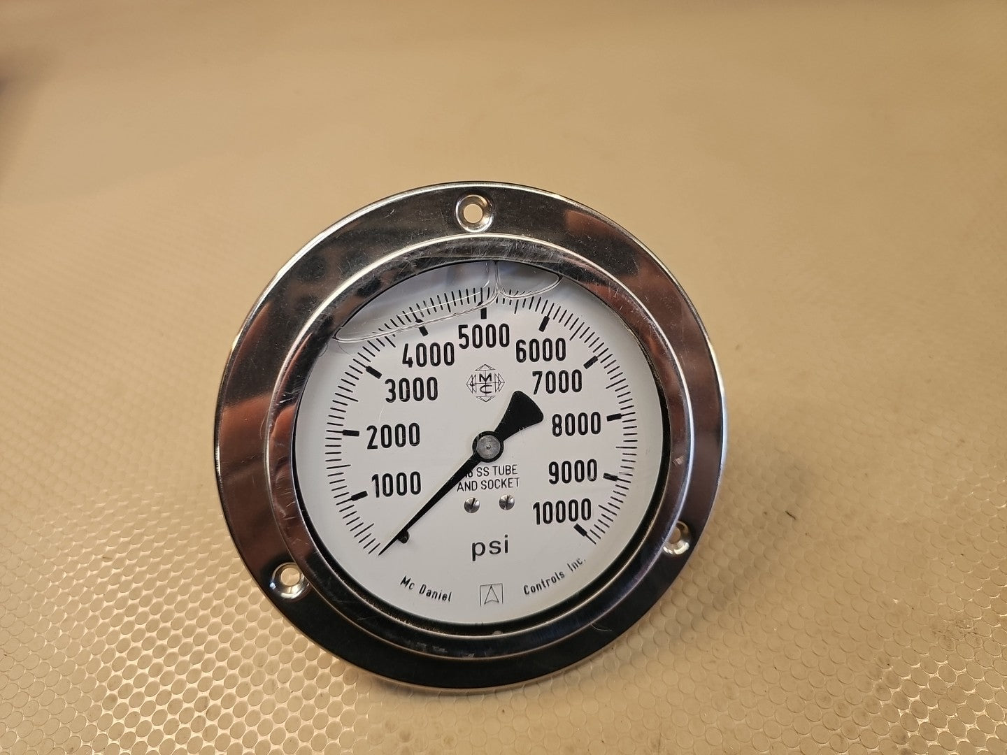 MCDANIEL CONTROLS 0-5000 PSI 1/4” NPT PRESSURE GAUGE Made in Germany 