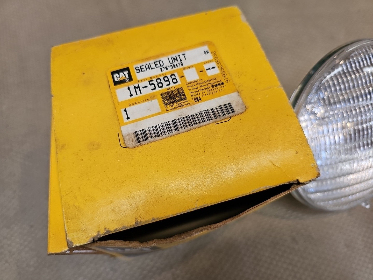 New OEM Caterpillar (CAT)  1M-5898  Lamp