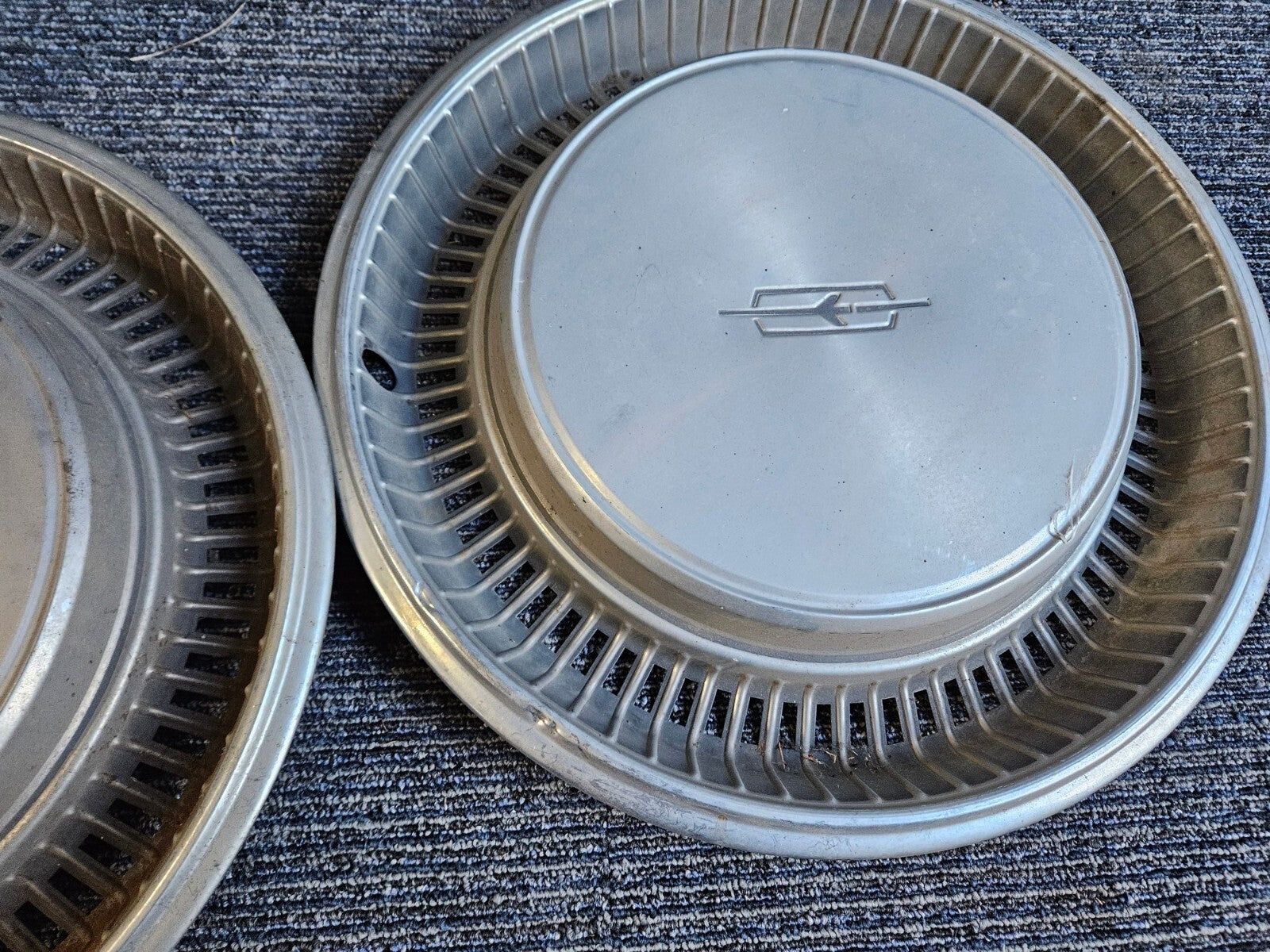 Genuine 1971 1972 Oldsmobile Delta 88 98 15 inch deluxe hubcaps wheel covers set