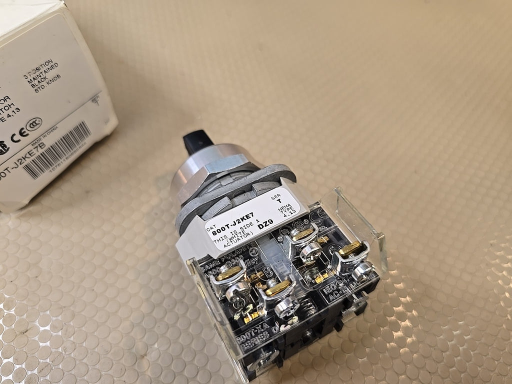 ALLEN BRADLEY 800T-J2KE7B SELECTOR SWITCH 3 POSITION MAIN 2NO/2NC SERIES T NIB