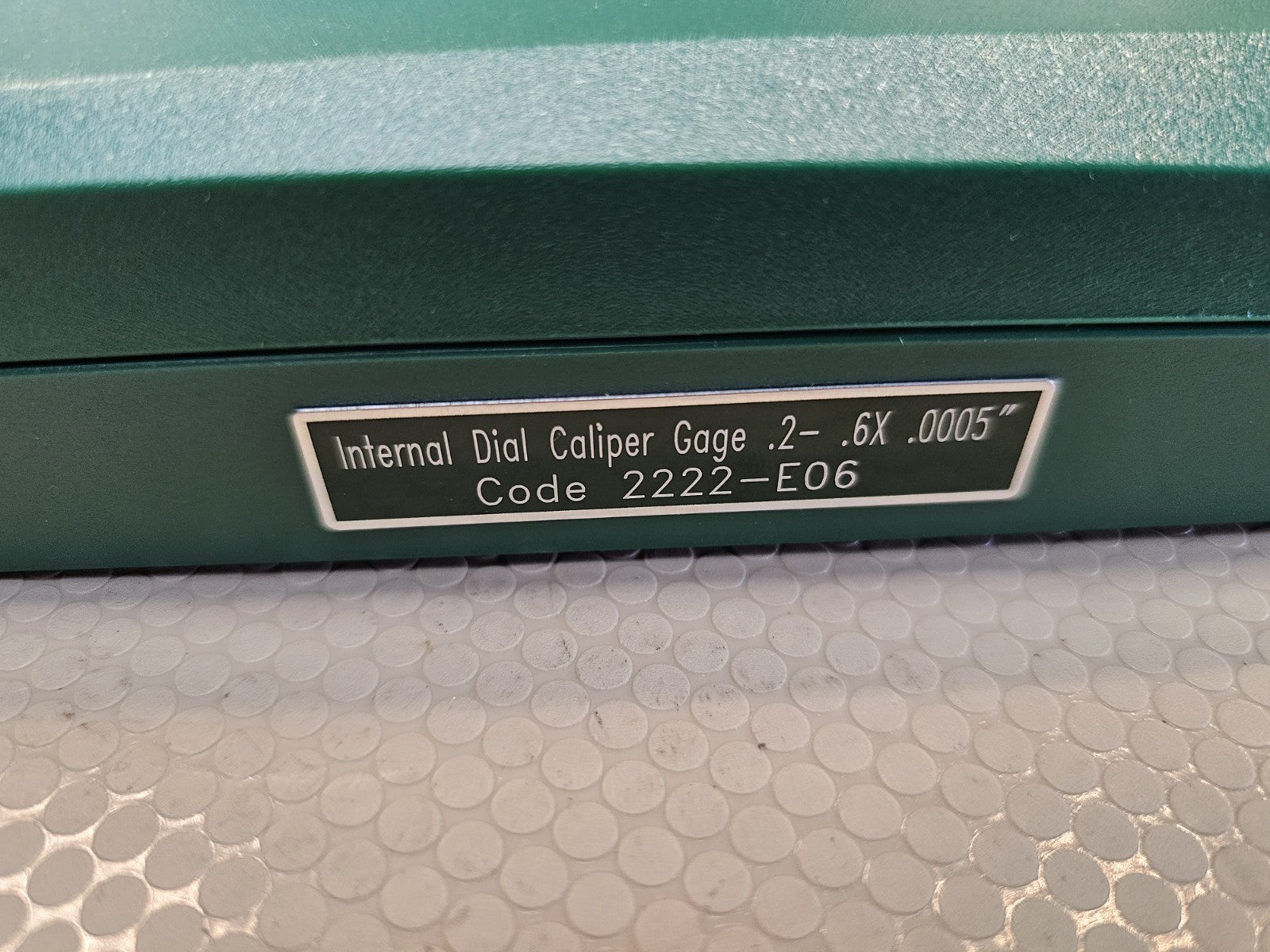 INSIZE 2222-E06 Internal Dial Caliper Gage 0.2-0.6" Graduation 0.0005" *MINTY*