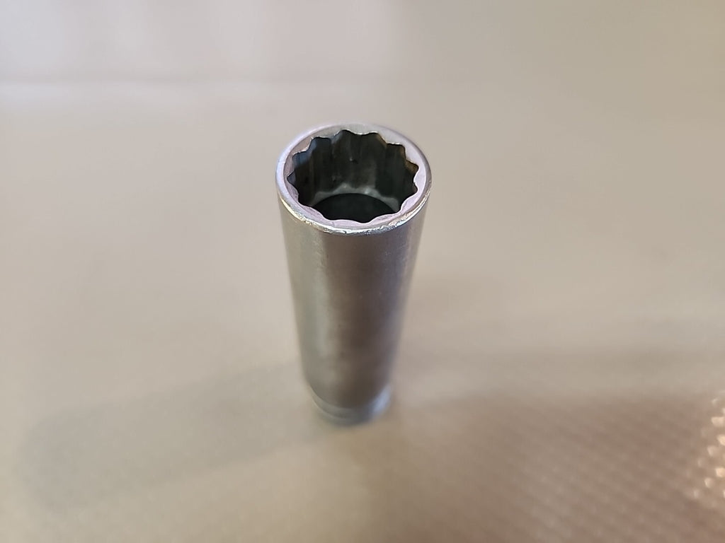 Snap On Tools 1/2" Drive 11/16" SAE 12 Point Deep Chrome Socket S221 USA Flank