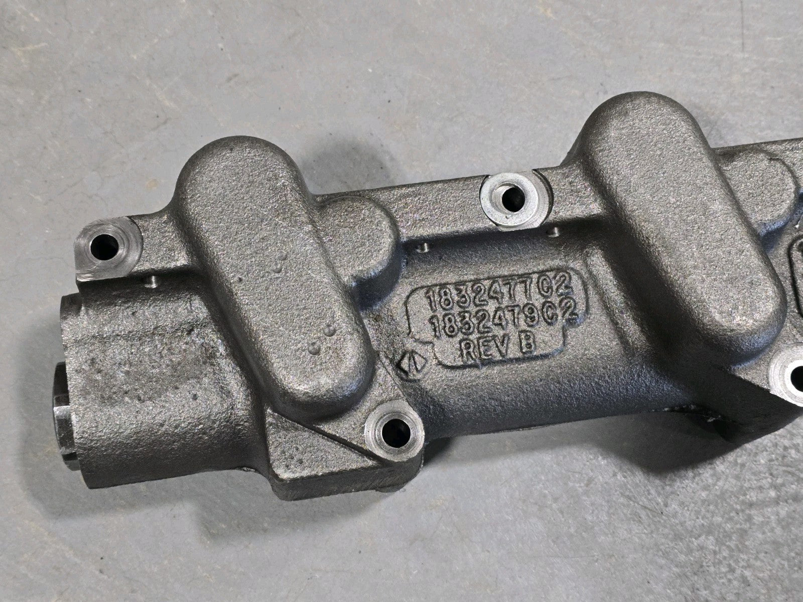 International DT466E Diesel Engine Fuel Injection Rail, 1832477C2, 1832479C2