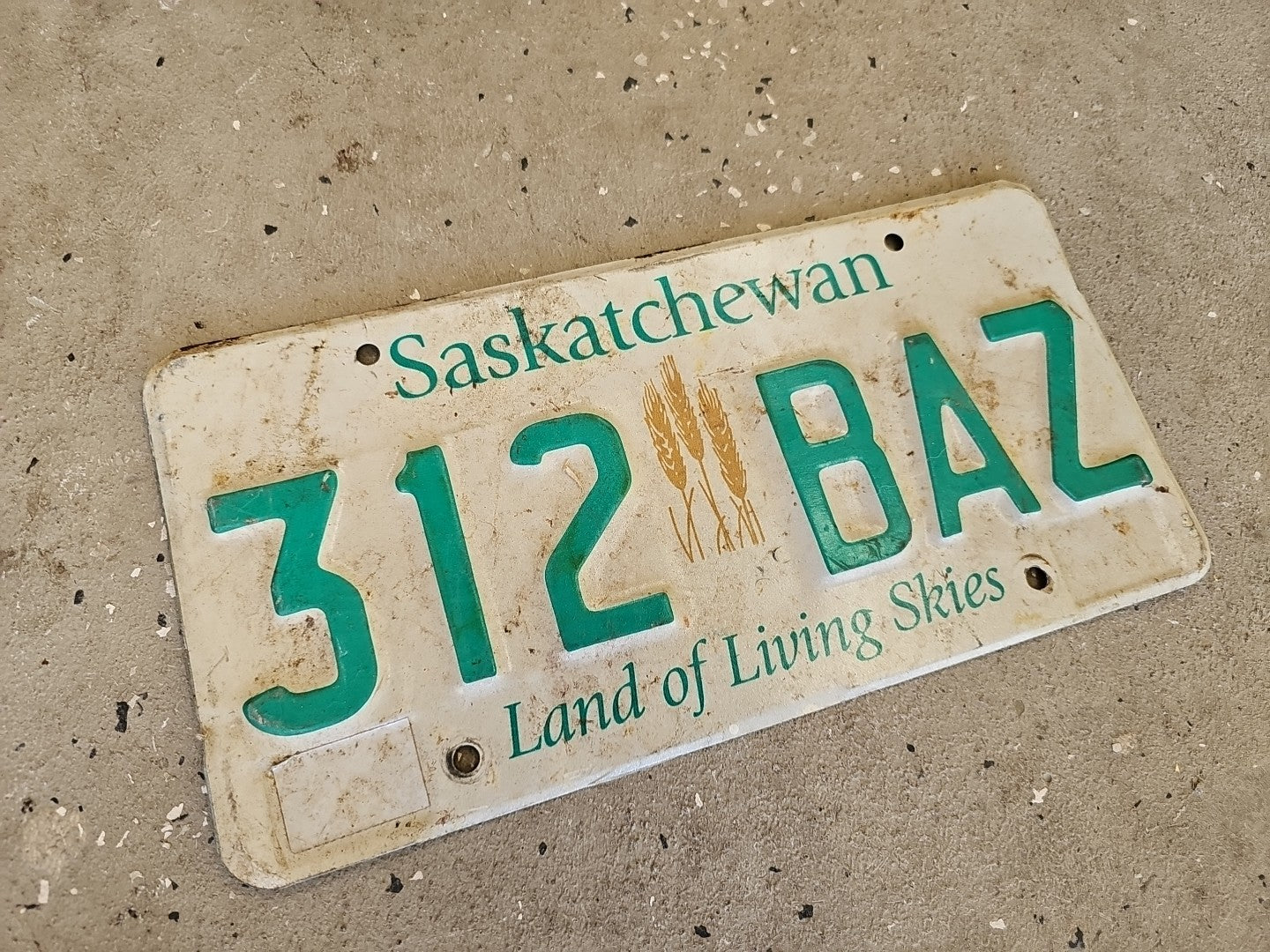 Saskatchewan Canada License Plate #799 JTY Wheat Sheaf Sheaves EXPIRED Aluminum 