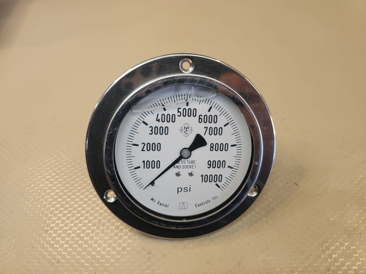 MCDANIEL CONTROLS 0-5000 PSI 1/4” NPT PRESSURE GAUGE Made in Germany 