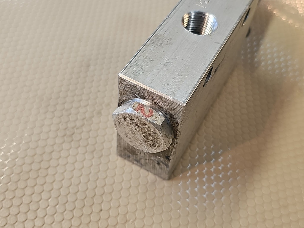 Fluid Controls Inc. Valve 1SD12-P3-6S Regulating Fluid Pressure Valve