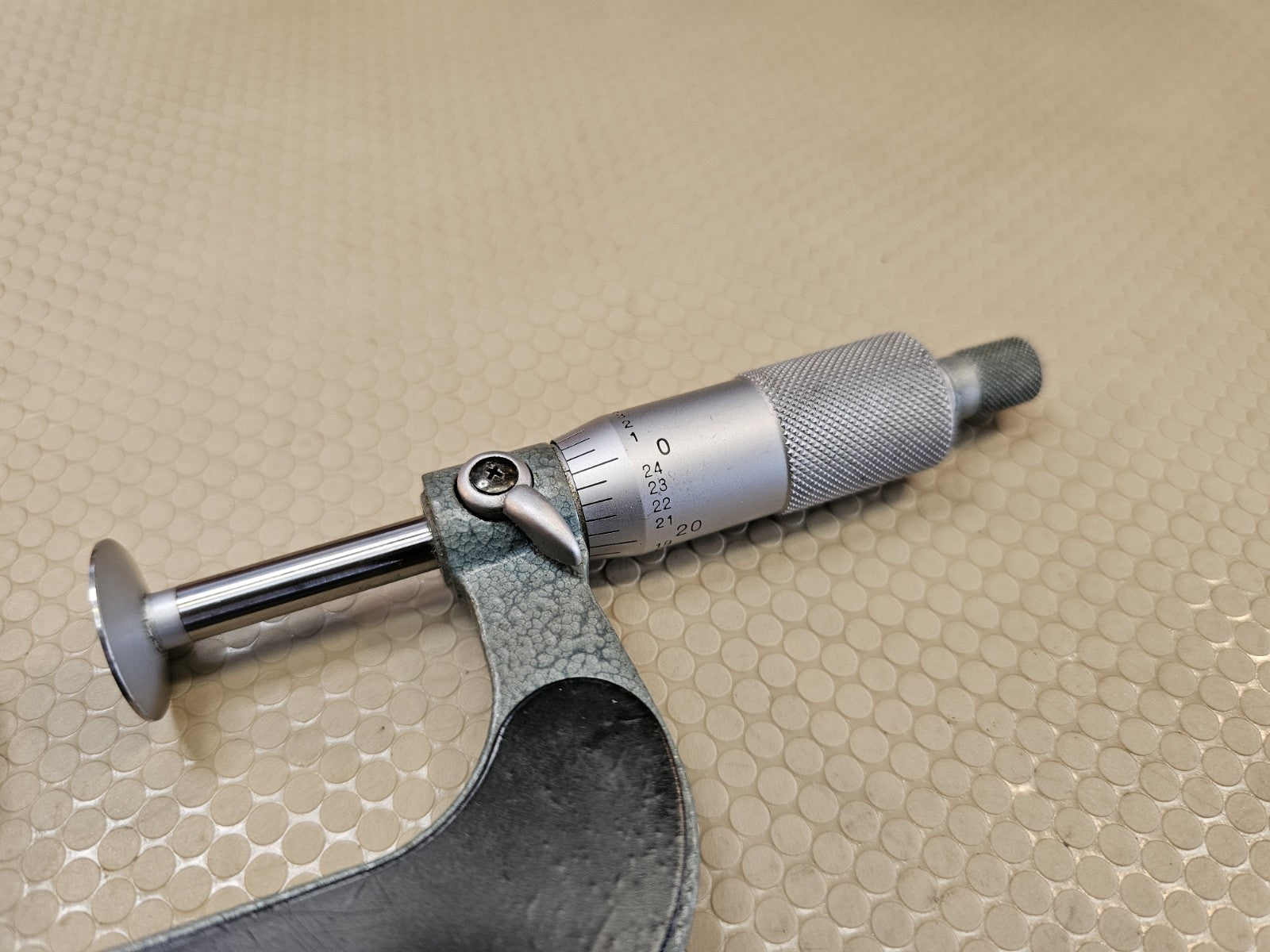 MITUTOYO 1-2 Inch DISC-FLANGE MICROMETER NO 123-126