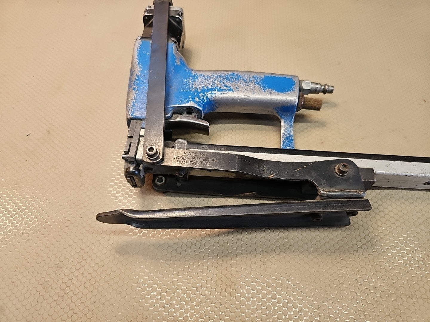 JOSEF KIHLBERG  JK20T777L Pneumatic Plier Stapler w/ Long Magazine *WORKS GREAT*