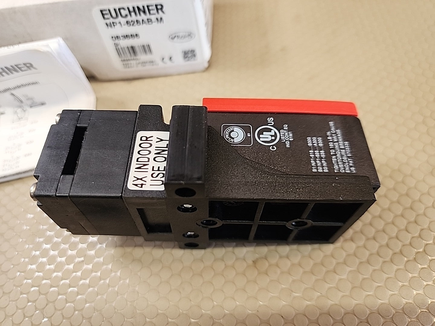 EUCHNER NP1-628AB-M / NP1628ABM (BRAND NEW)