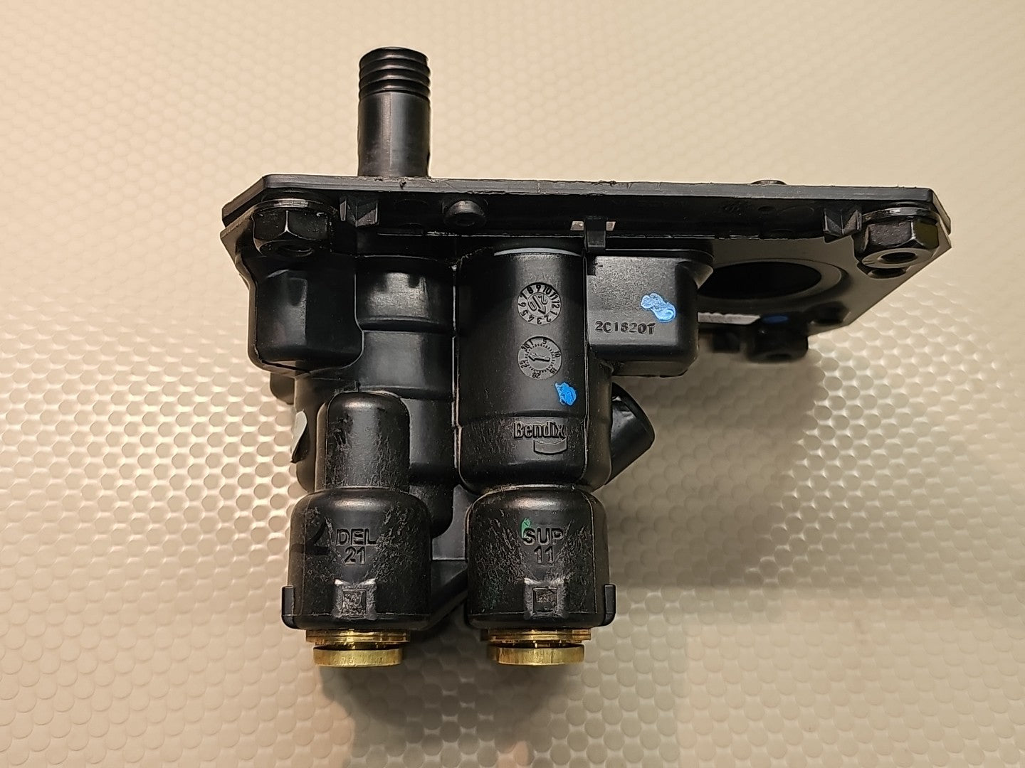 Bendix 3/8" PTC Push/Pull Dash Control Valve 800841 