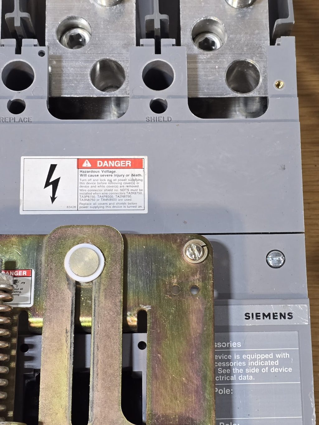 SIEMENS SENTRON NXD63S120A 1200 A 600 VAC NXD6 3P MOLDED CASE SWITCH