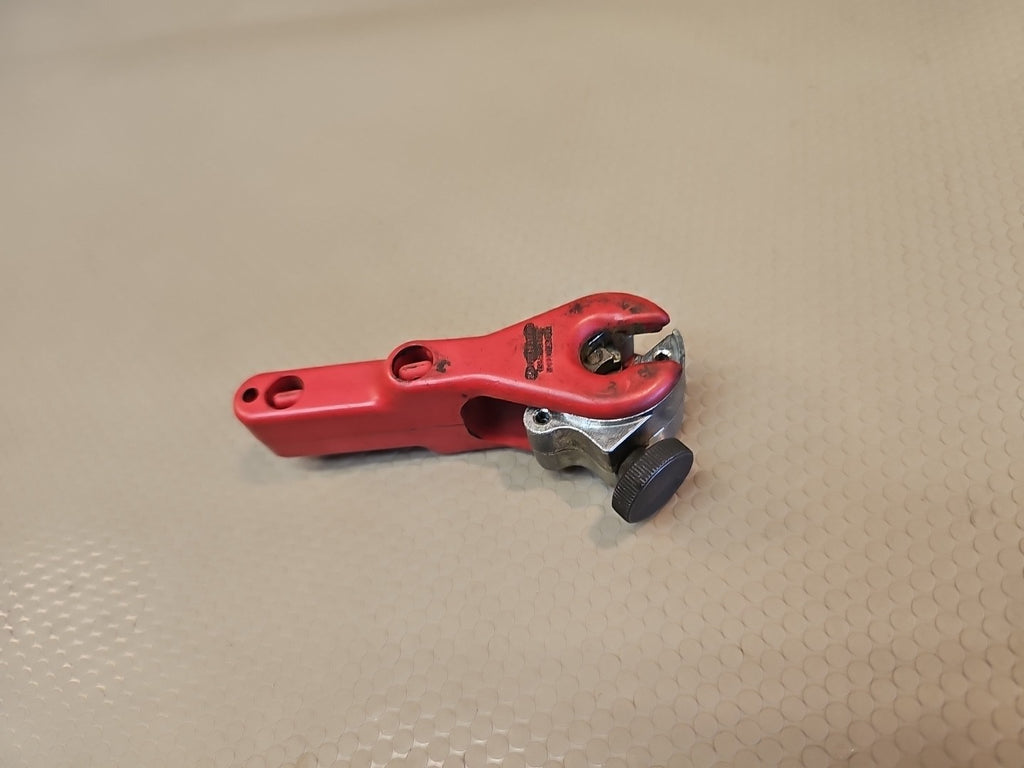 H. T. Mould RC375 Small Ratchet Cut Tube Cutter Made In Canada / USA