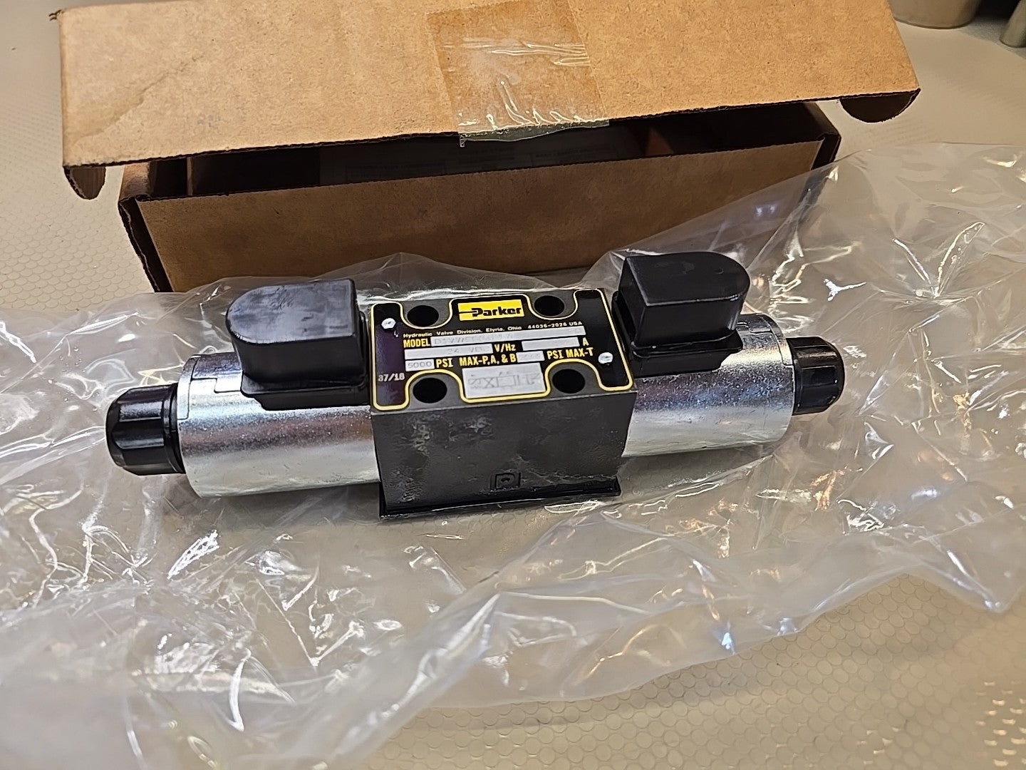 PARKER D1VW008CNJW, HYDRAULIC DIRECTIONAL SOLENOID VALVE, M0125