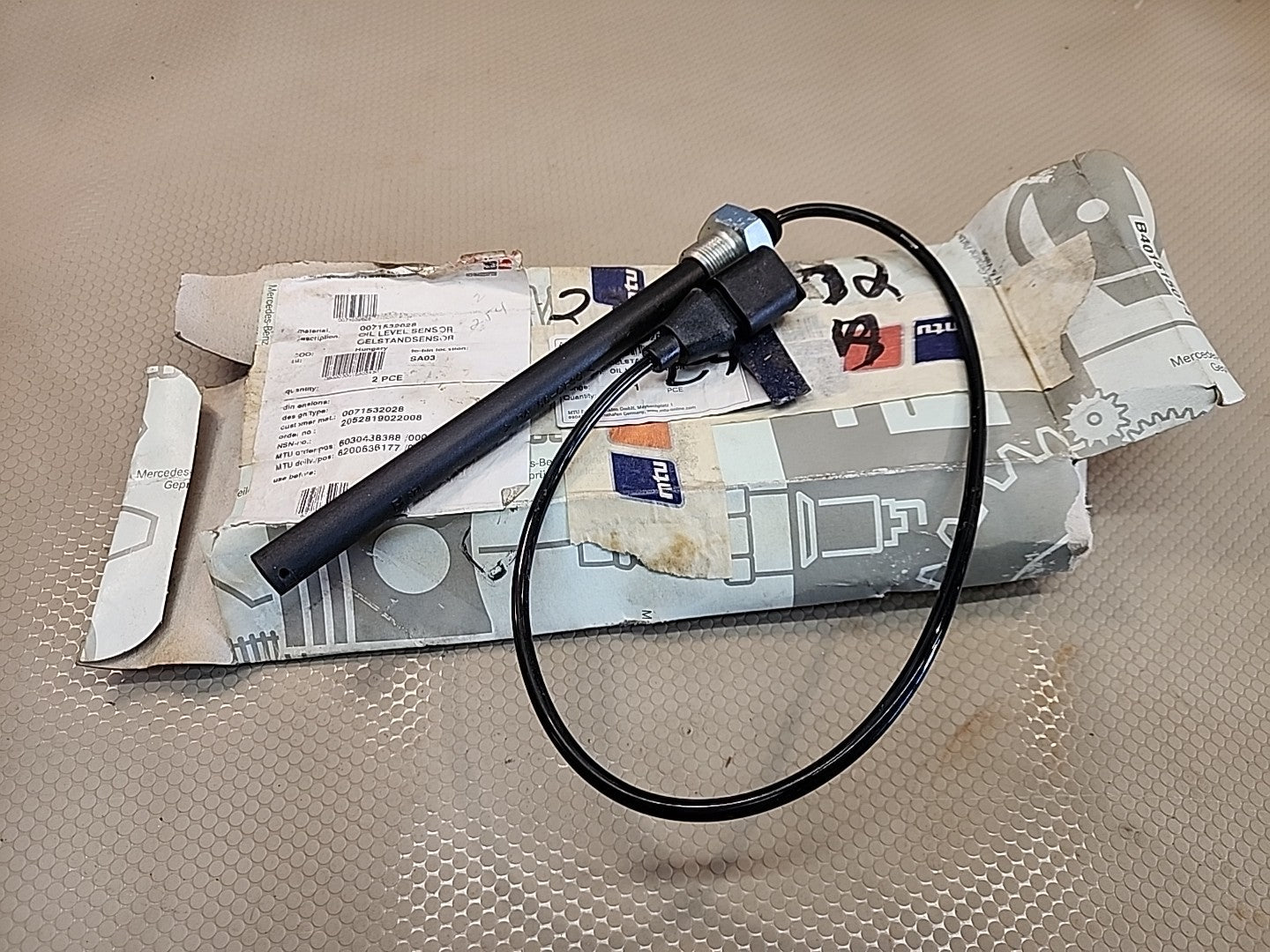OEM Mercedes  Oil Level Sensor Fit for Mercedes Benz 0071532028