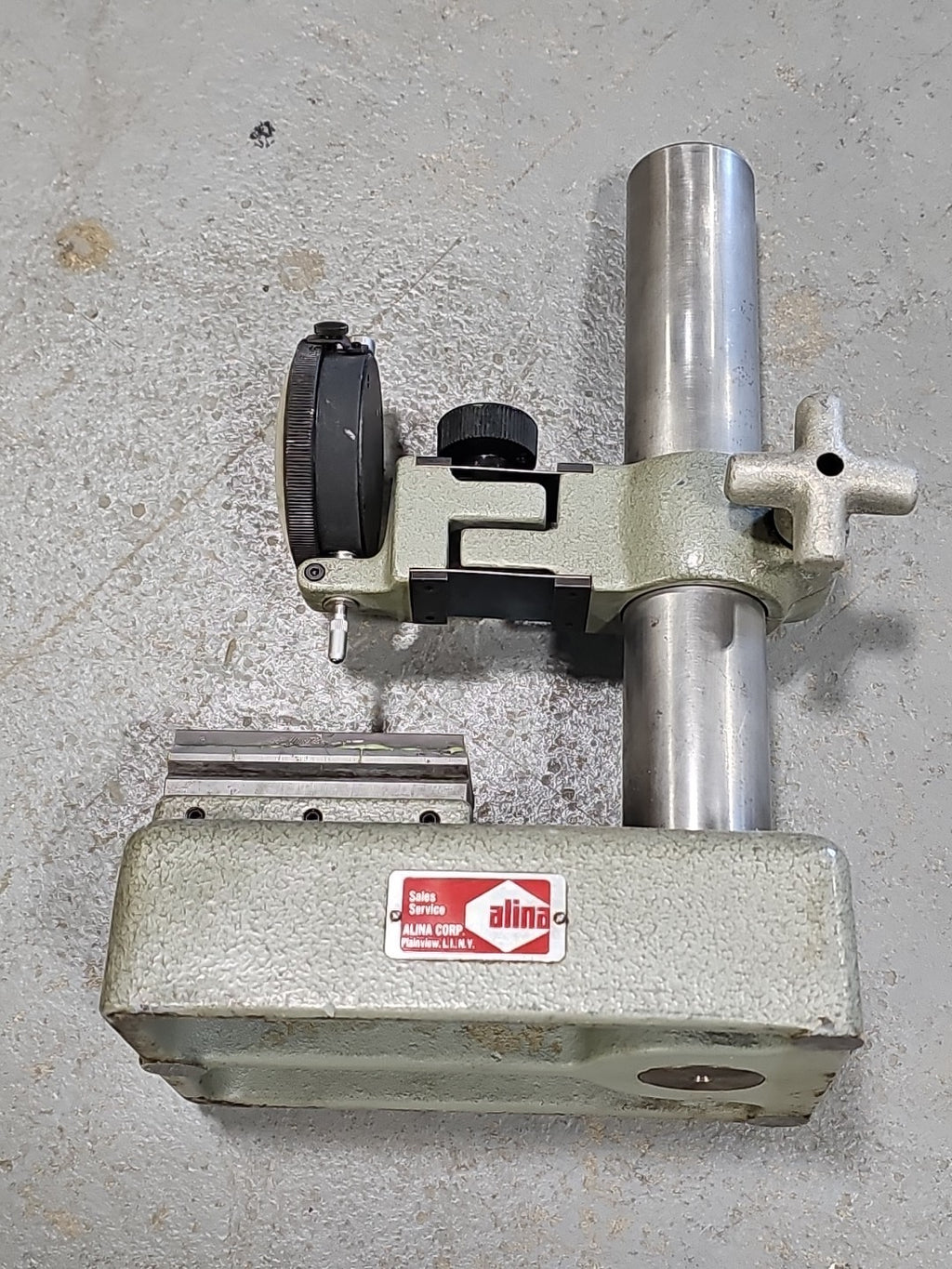 FEDERAL D6K DIAL MICROMETER 0.0005" ON CARY No 10151 STAND