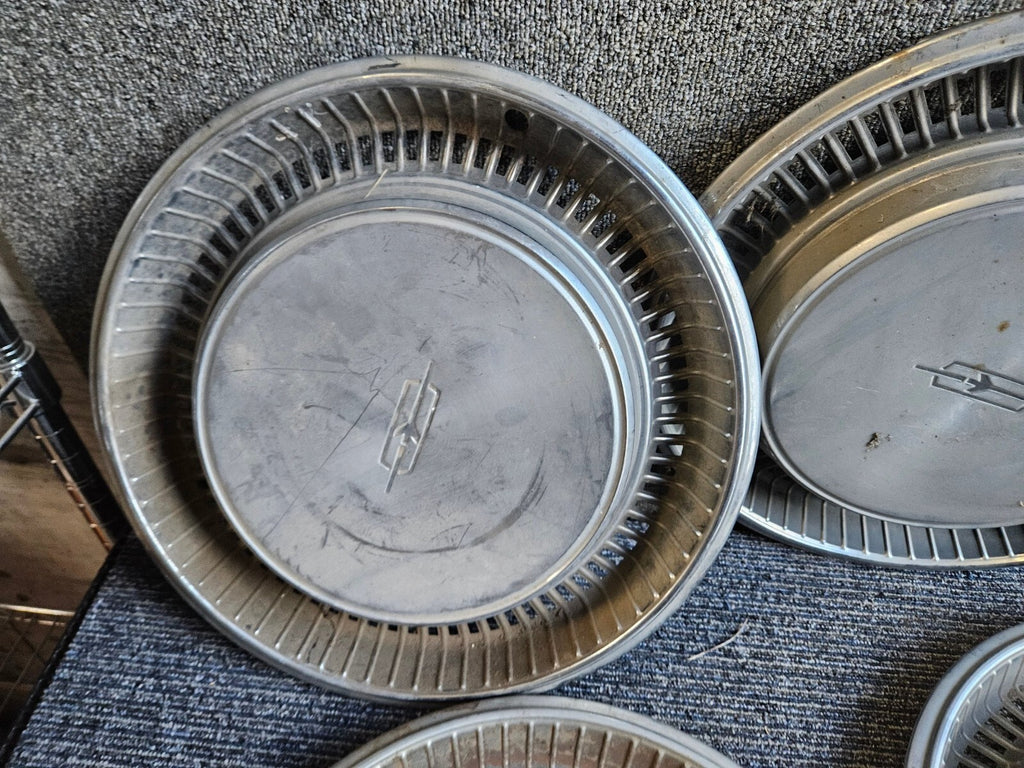 Genuine 1971 1972 Oldsmobile Delta 88 98 15 inch deluxe hubcaps wheel covers set