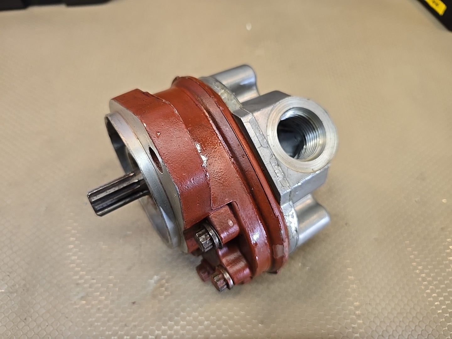 Eaton Cessna Gear Pump *Light Use*  j970217ke
