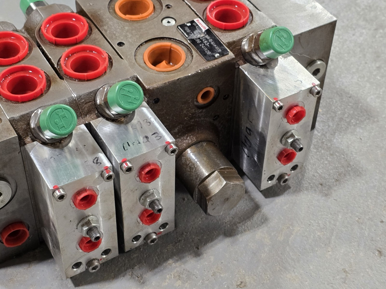 Rexroth Bosch M4-15 Valve Control Block R987373096 M4-K00063-2X/3M4-15-VJ-H_MV19