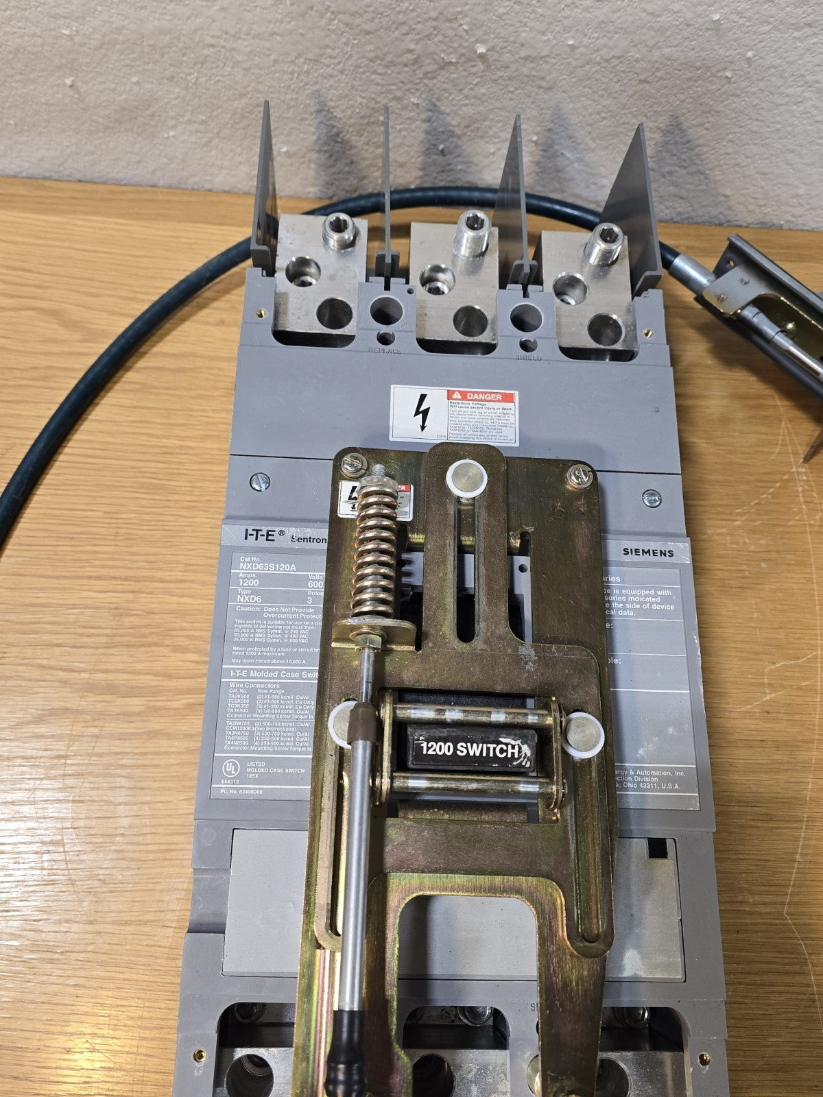 SIEMENS SENTRON NXD63S120A 1200 A 600 VAC NXD6 3P MOLDED CASE SWITCH