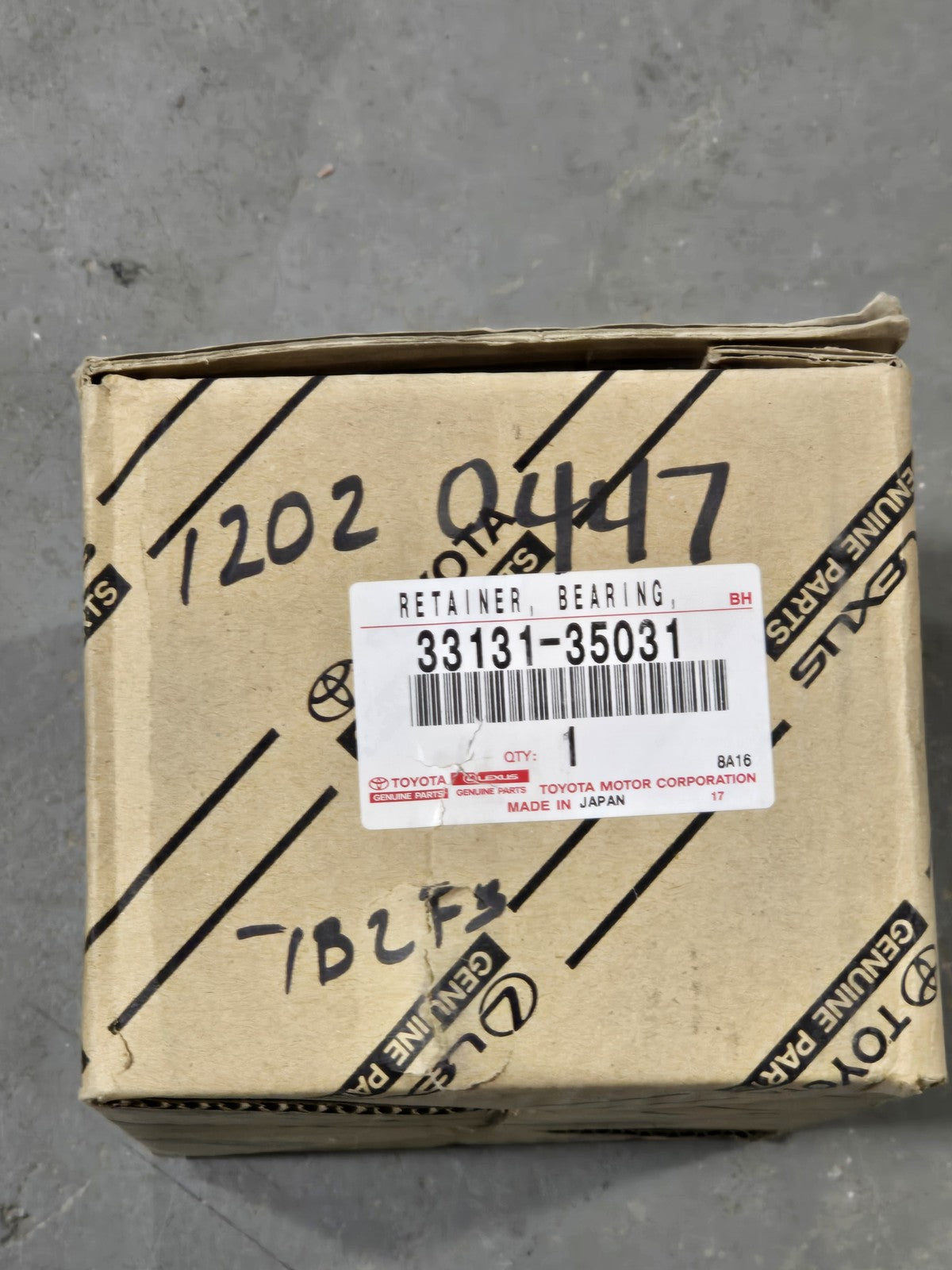 Toyota 33131-35031 Genuine OEM Bearing Retainer Front MTM New