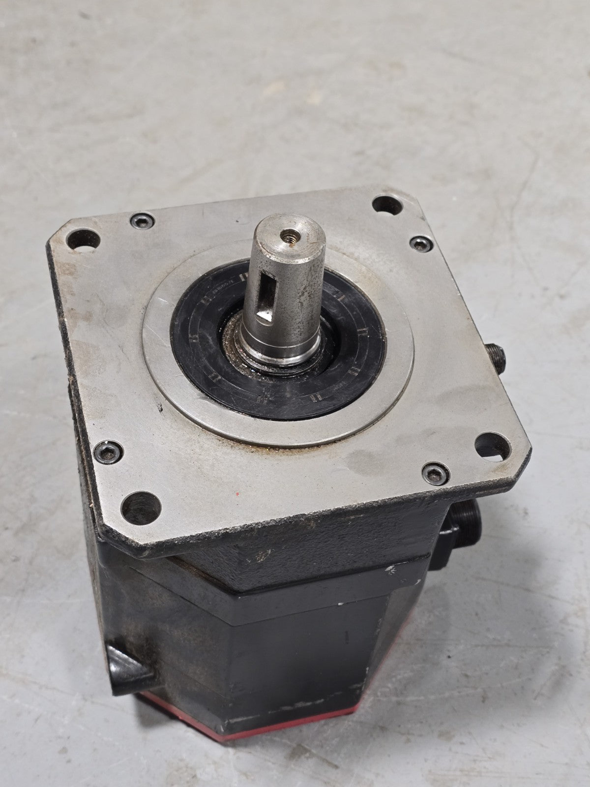 FANUC A06B-0041-B605 S042 AC SERVO MOTOR, 2000 RPM, #617146G 