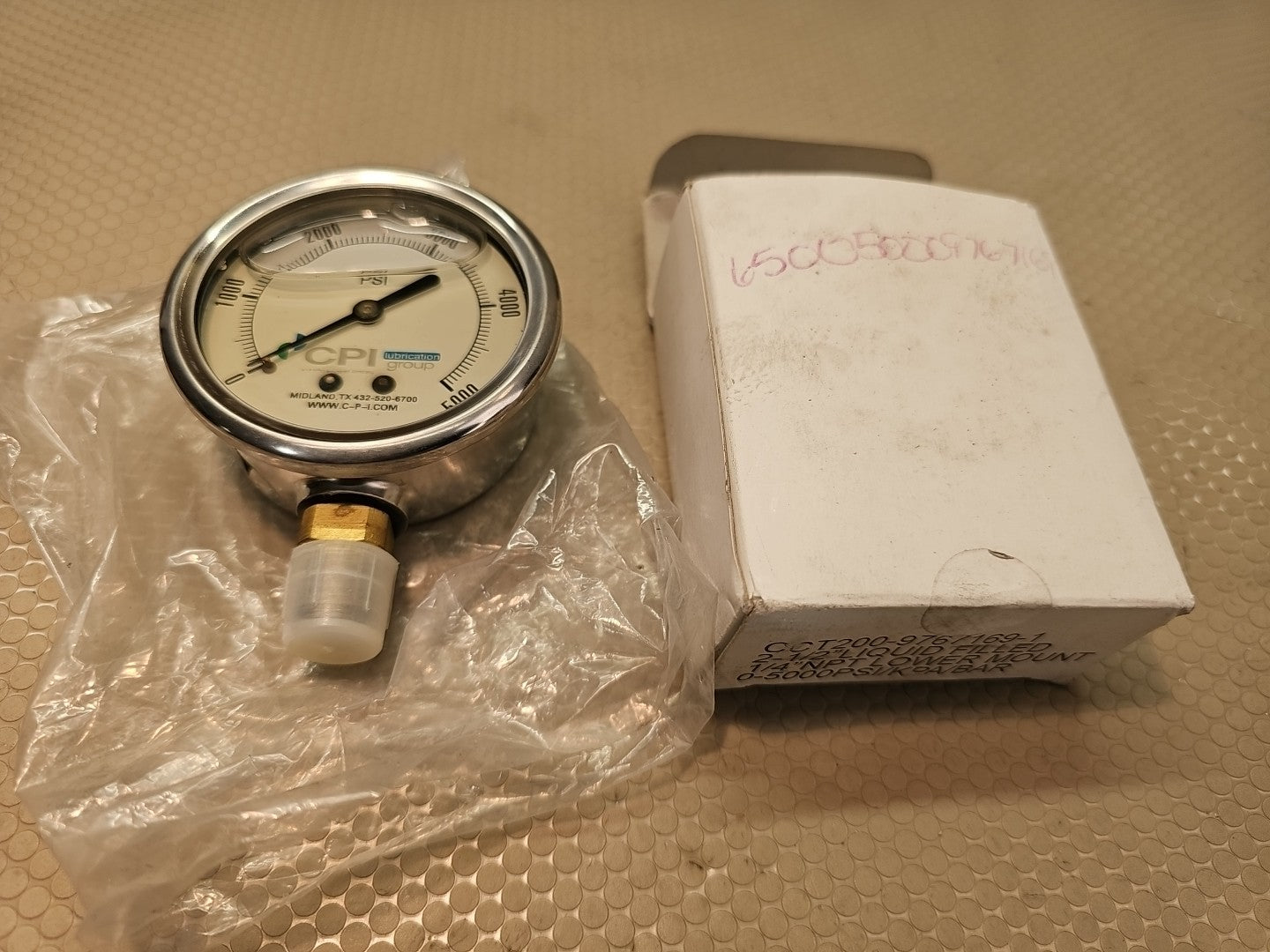 WIKA 2.5" Liquid Filled Pressure Gauge 0-5000 PSI CCT200-9767169-1