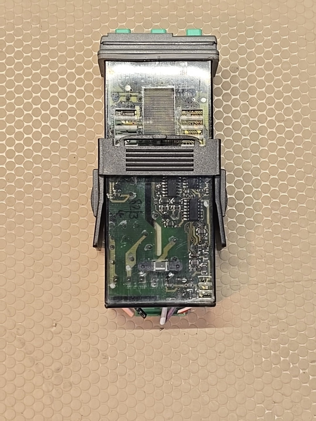CAL CONTROLS TEMPERATURE CONTROLLER 3200