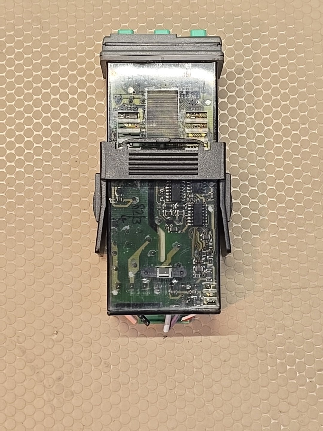 CAL CONTROLS TEMPERATURE CONTROLLER 3200