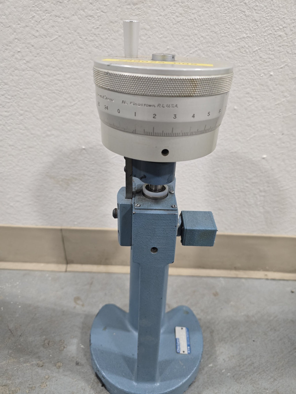 Brown & Sharpe 5851 - 12" Manual Analog Height Gauge Cadillac Type Height Gage